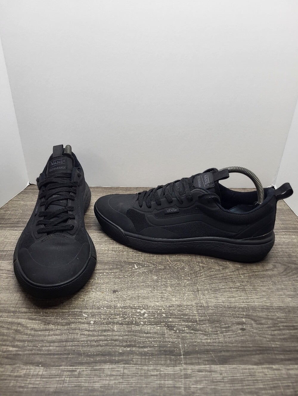Vans UltraRange EXO Men's Size 8.5 Triple Black Skate Sneakers Casual Shoes